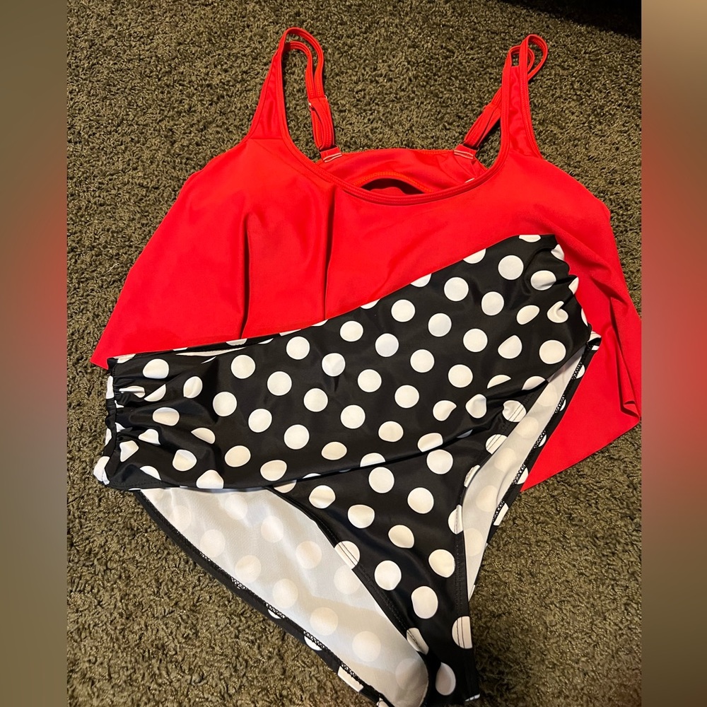 Chic soul swimsuit bottoms are 1XL top is 2XL new condition